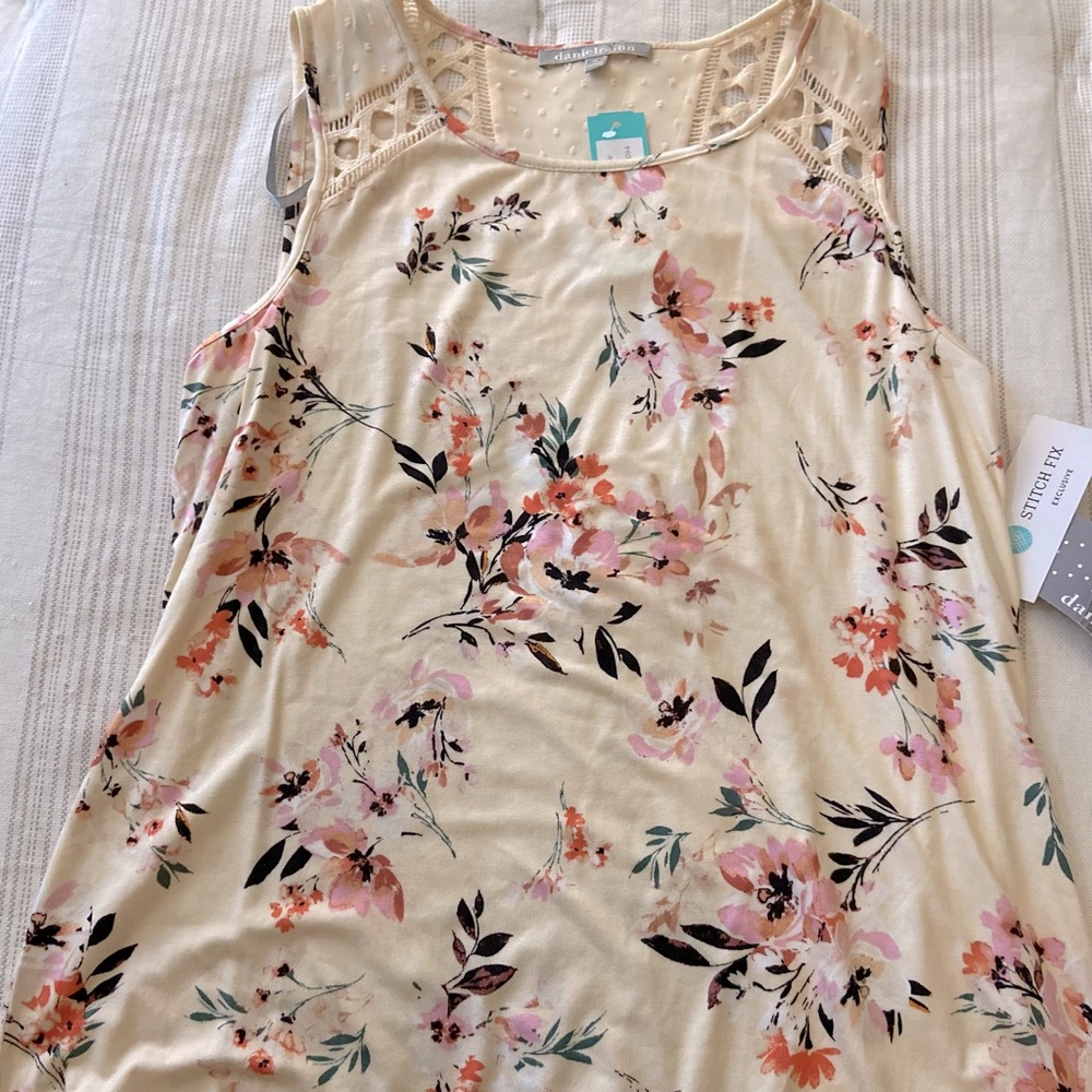 NWT floral cream tank with Swiss dot shoulder detailing